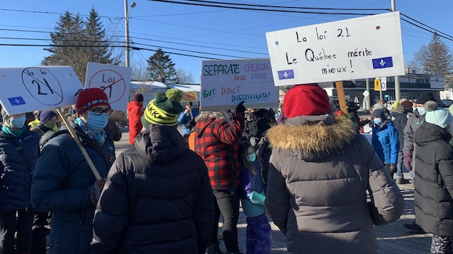 Des enseignants, des parents et des élèves se mobilisent à Chelsea contre la loi 21