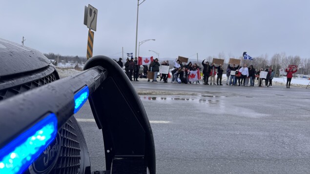 Des adolescents manifestent contre les mesures sanitaires à Richmond