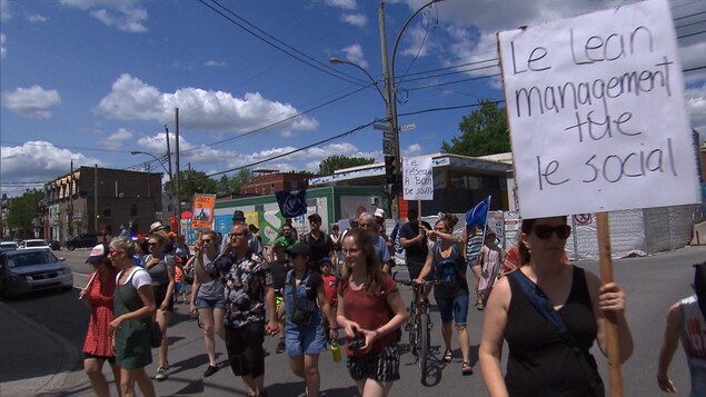 Des manifestants à Montréal.