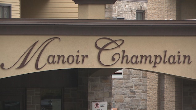 La façade du Manoir Champlain