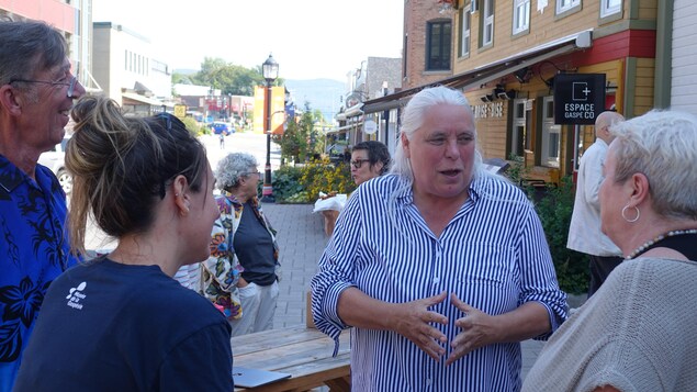 Un arrêt à Gaspé pour Manon Massé pour séduire les jeunes