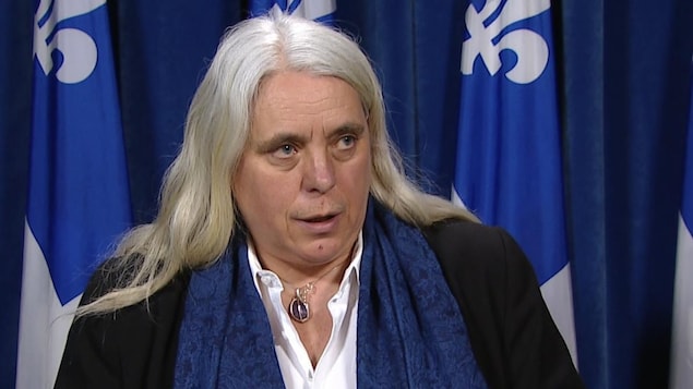 La députée Manon Massé, de Québec solidaire, réagit à la déclaration faite par le député libéral de Laurier-Dorion, Gerry Sklavounos, jeudi le 9 février 2017