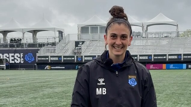 Mara Bouchard est milieu de terrain au sein des Roses. 
