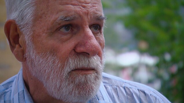 Le président de l'Association canadienne-française de l'Alberta, Marc Arnal, vu de profil droit, en gros plan Le président de l'Association canadienne-française de l'Alberta, Marc Arnal, vu de profil droit, en gros plan