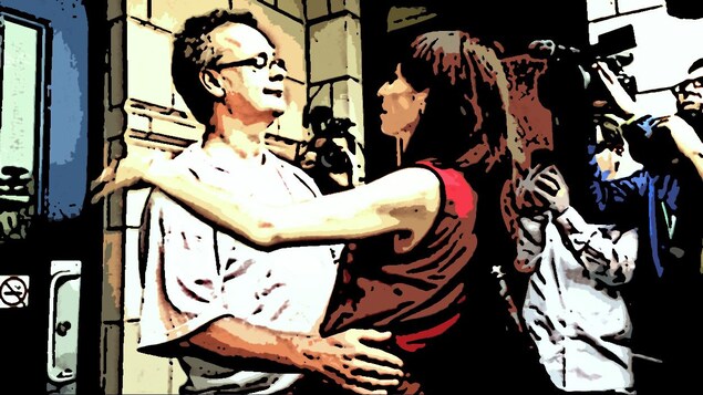 Le Britanno-Colombien, Marc Emery, qui a écopé d'une peine de prison pour avoir vendu des semences de cannabis par Internet à des clients américains, est de retour au pays. Le Britanno-Colombien, Marc Emery, qui a écopé d'une peine de prison pour avoir vendu des semences de cannabis par Internet à des clients américains, est de retour au pays.