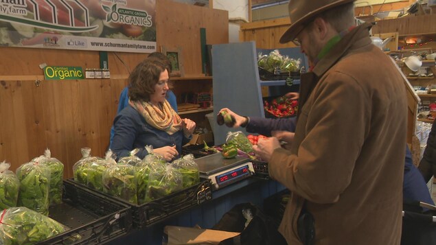 Le marché des fermiers de Charlottetown connaît un fort succès. Le marché des fermiers de Charlottetown connaît un fort succès.