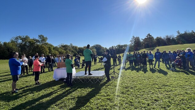La marche organisée par la Fondation canadienne du rein dans le parc King, à Winnipeg, le 25 septembre 2022.