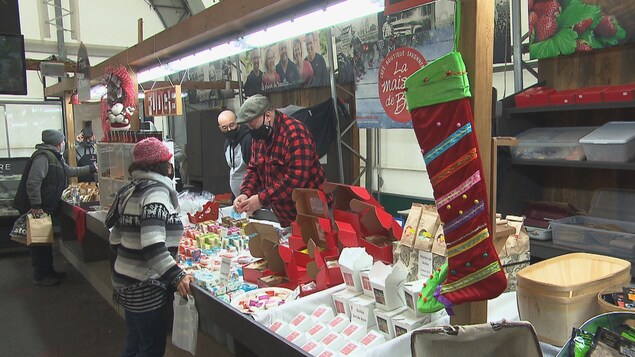 Les marchés de Noël brillent malgré la pluie