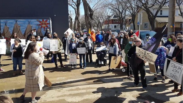 Marche de sensibilisation à Regina pour des changements au programme d’aide au revenu