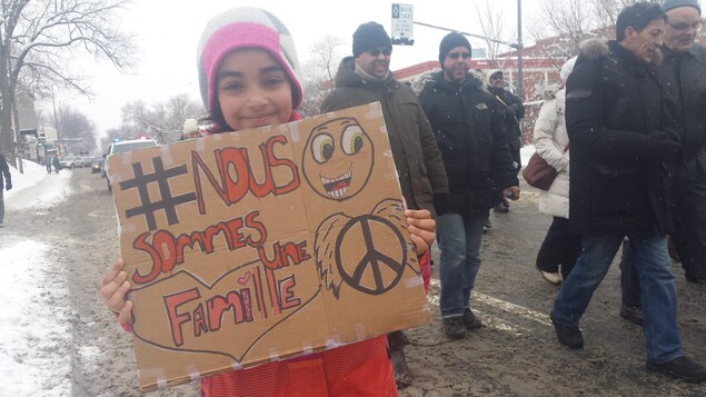 « Nous sommes une famille », peut-on lire sur une des affiches. « Nous sommes une famille », peut-on lire sur une des affiches.
