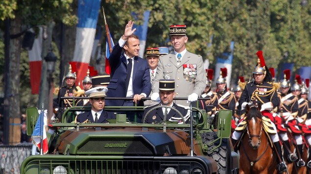 Le président, Emmanuel Macron,était à bord d'un véhicule de commandement, lors du traditionnel défilé du 14 Juillet, sur l'avenue des Champs-Élysées, à Paris Le président, Emmanuel Macron,était à bord d'un véhicule de commandement, lors du traditionnel défilé du 14 Juillet, sur l'avenue des Champs-Élysées, à Paris