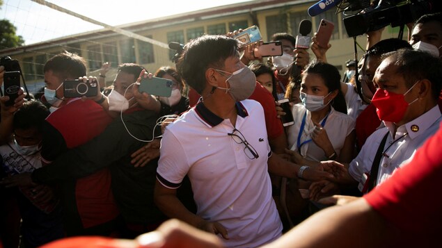 Élections aux Philippines : Marcos fils se dirige vers une victoire écrasante