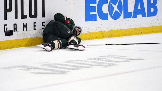 Le défenseur des Jets Neal Pionk écope d’une amende de 5000 $ pour un double-échec