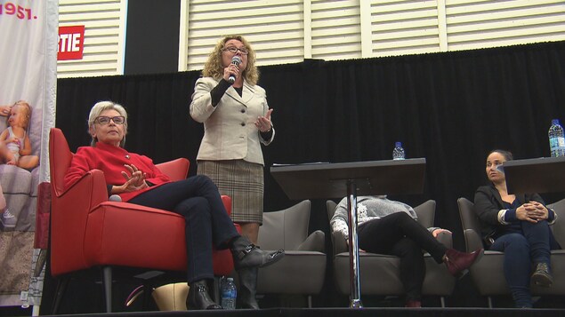 L'ex-ministre Marguerite Blais était l'une des invitées d'une table ronde sur la conciliation travail-famille et les responsabilités de la personne prochaine aidante. L'ex-ministre Marguerite Blais était l'une des invitées d'une table ronde sur la conciliation travail-famille et les responsabilités de la personne prochaine aidante.