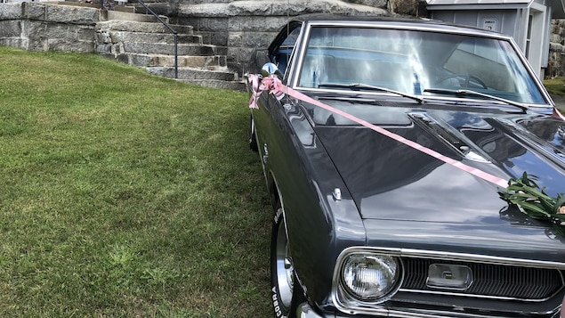 Une voiture de mariage