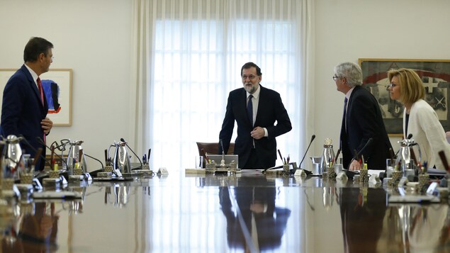 Le président du gouvernement espagnol Mariano Rajoy à son arrivée à une réunion de crise de son cabinet, le 21 octobre 2017 Le président du gouvernement espagnol Mariano Rajoy à son arrivée à une réunion de crise de son cabinet, le 21 octobre 2017