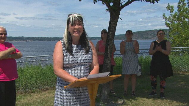 Marie-Annick Fortin devant le fjord du Saguenay Marie-Annick Fortin devant le fjord du Saguenay