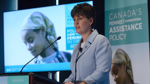 La ministre du Développement international, Marie-Claude Bibeau, lors du dévoilement de la nouvelle politique d'aide internationale féministe, le vendredi 9 juin 2017.