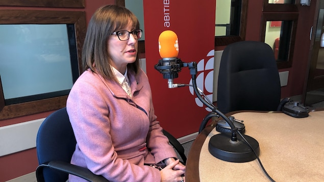 Marie-Eve Proulx accorde une entrevue dans nos studios de Rouyn-Noranda.