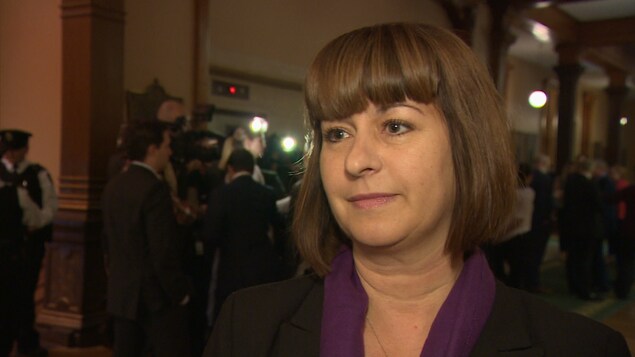 La ministre des Affaires autochtones Marie-France Lalonde à Queen's Park La ministre des Affaires autochtones Marie-France Lalonde à Queen's Park
