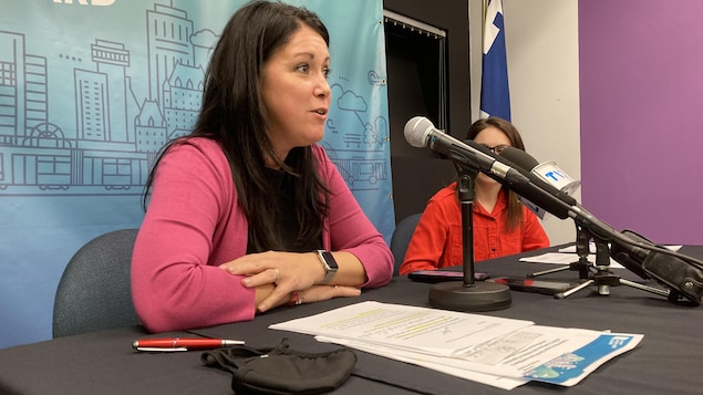 Marie-Josée Savard en point de presse, vendredi.