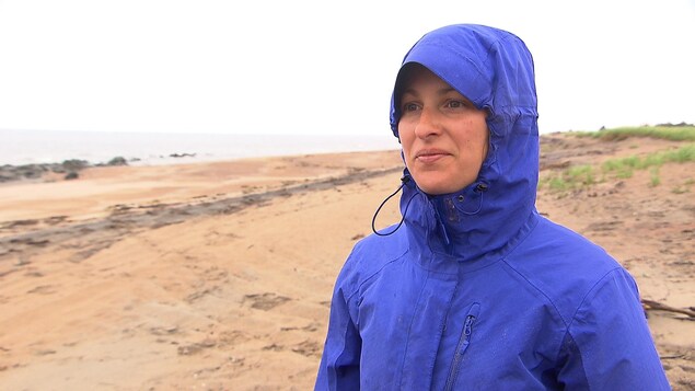 Marie-Michelle Morneau, souriante, sur les plages de la rivière Moisie. Marie-Michelle Morneau, souriante, sur les plages de la rivière Moisie.