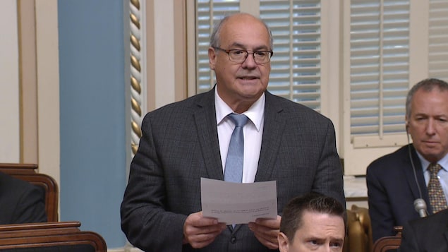 Le député de Blainville, Mario Laframboise, de la Coalition avenir Québec, posant une question à l'Assemblée nationale Le député de Blainville, Mario Laframboise, de la Coalition avenir Québec, posant une question à l'Assemblée nationale