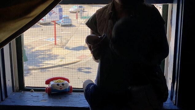 Marisol et son fils dans le refuge pour migrants à El Paso, au Texas. Marisol et son fils dans le refuge pour migrants à El Paso, au Texas.