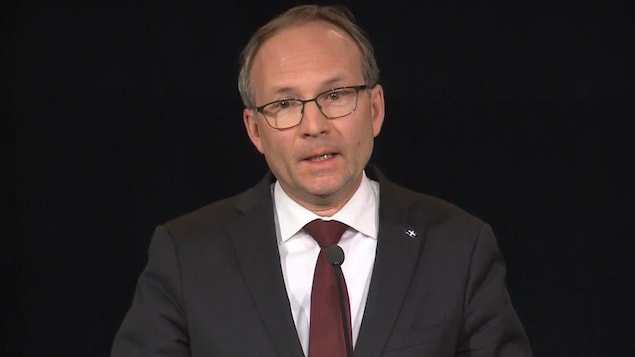 Le ministre québécois de la Sécurité publique Martin Coiteux déclenche une enquête administrative au SPVM sur les procédures d’enquêtes internes.
