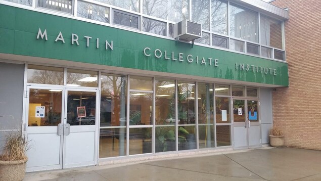 L'entrée de l'école Martin Collegiate, à Regina.