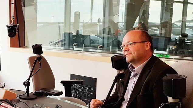 Martin Soucy sur le plateau radio de l'émission Le monde aujourd'hui à Radio-canada Rimouski Martin Soucy sur le plateau radio de l'émission Le monde aujourd'hui à Radio-canada Rimouski