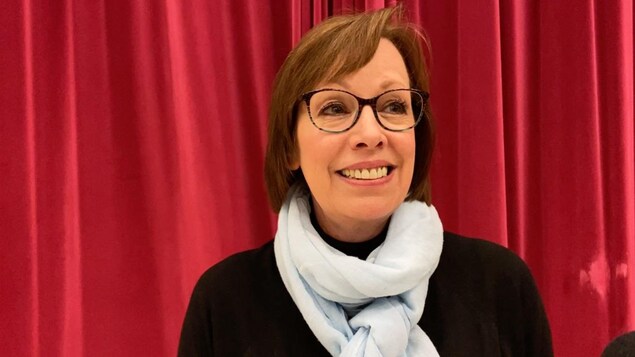 La directrice générale des Éditions de la nouvelle plume, Martine Noël-Maw, sourit sur la photo.