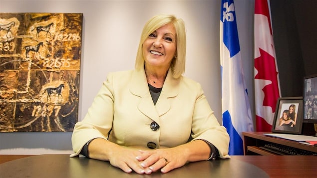 La députée de Hull Maryse Gaudreault pose dans son bureau. La députée de Hull Maryse Gaudreault pose dans son bureau.