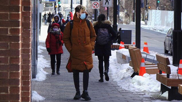 COVID-19 : 20 hospitalisations en moins, mais 9 décès en plus au Québec