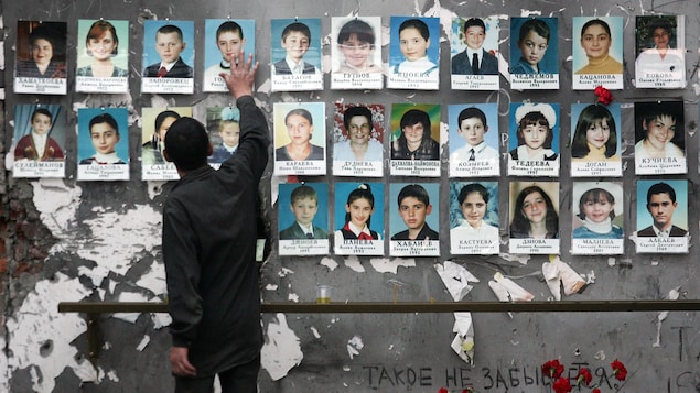 Des photos d'enfants victimes de la prise d'otages meurtrière, un an après le drame.