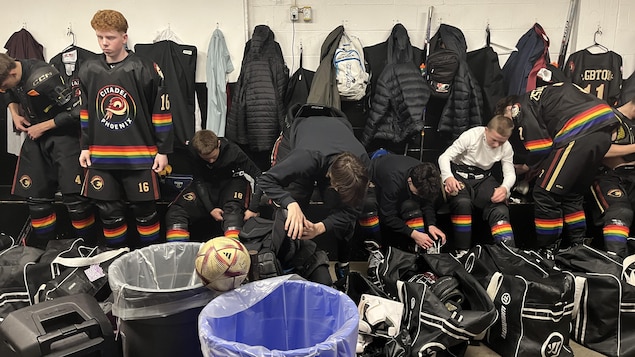 Hockey et inclusion : les élèves de l’école Citadel High brisent la glace