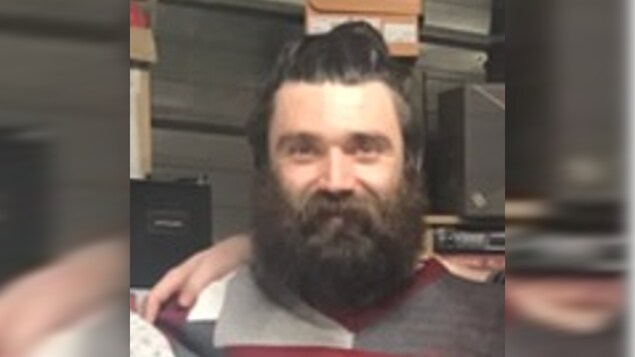 Mathieu Allaire, 38 ans, de Normétal, recherchée par la SQ en lien avec l’homicide survenu le 22 septembre dernier.