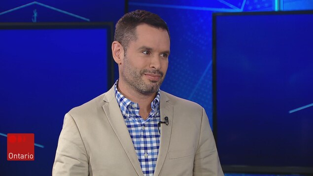 Mathieu Chantelois, ex-directeur de Pride Toronto, sur le plateau du TJ Ontario