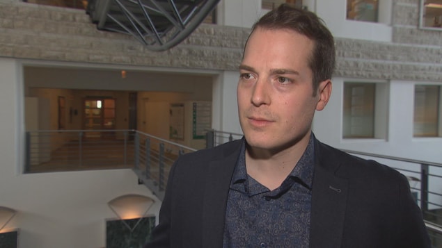 Le conseiller municipal de Rideau-Vanier, Mathieu Fleury, en entrevue dans l'hôtel de ville d'Ottawa. Le conseiller municipal de Rideau-Vanier, Mathieu Fleury, en entrevue dans l'hôtel de ville d'Ottawa.