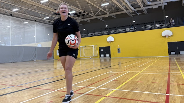 Des jeunes découvrent le soccer style libre