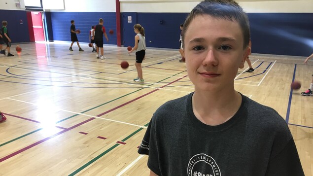 Mathis Dallaire n'a pas manqué aucun camp de basketball depuis quatre ans. Mathis Dallaire n'a pas manqué aucun camp de basketball depuis quatre ans.