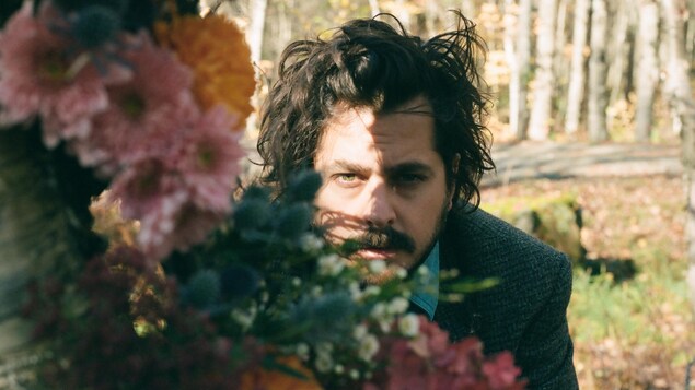 Matt Holubowski déballe Like Flowers on a Molten Lawn, son quatrième album