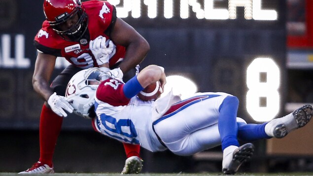Ja'Gared Davis (no 95) et Matthew Shiltz (no 18) Ja'Gared Davis (no 95) et Matthew Shiltz (no 18)