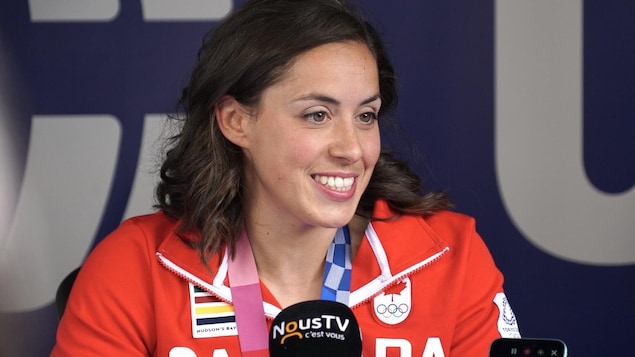 Maude Charron lors d'une conférence de presse qui a eu lieu à Rimouski, à son retour des Jeux olympiques de Tokyo.