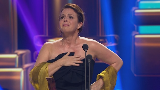 Le Gémeaux du meilleur premier rôle féminin : série dramatique, attribué à Maude Guérin pour « Feux »