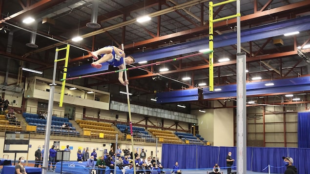 12 médailles pour les athlètes de l’Université de Moncton en athlétisme