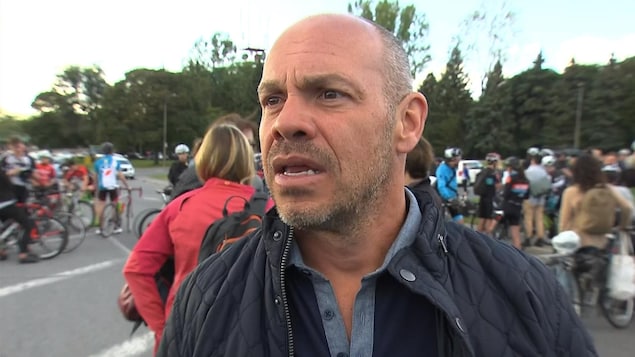 L'humoriste Maxime Martin, dont la fille était la copine de Clément Ouimet, a participé à la montée. L'humoriste Maxime Martin, dont la fille était la copine de Clément Ouimet, a participé à la montée.