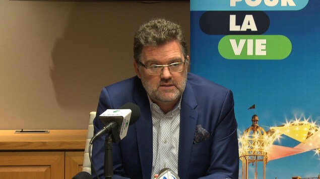 Maxime Pedneaud-Jobin répond aux questions des journalistes lors d'une conférance de presse. Maxime Pedneaud-Jobin répond aux questions des journalistes lors d'une conférance de presse.