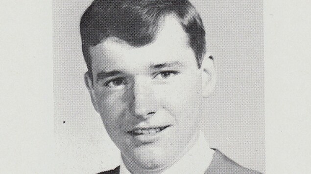 Vieille photo d'un jeune homme bien coiffé. Vieille photo d'un jeune homme bien coiffé.