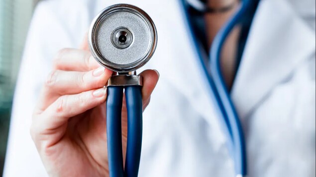 Un stéthoscope.